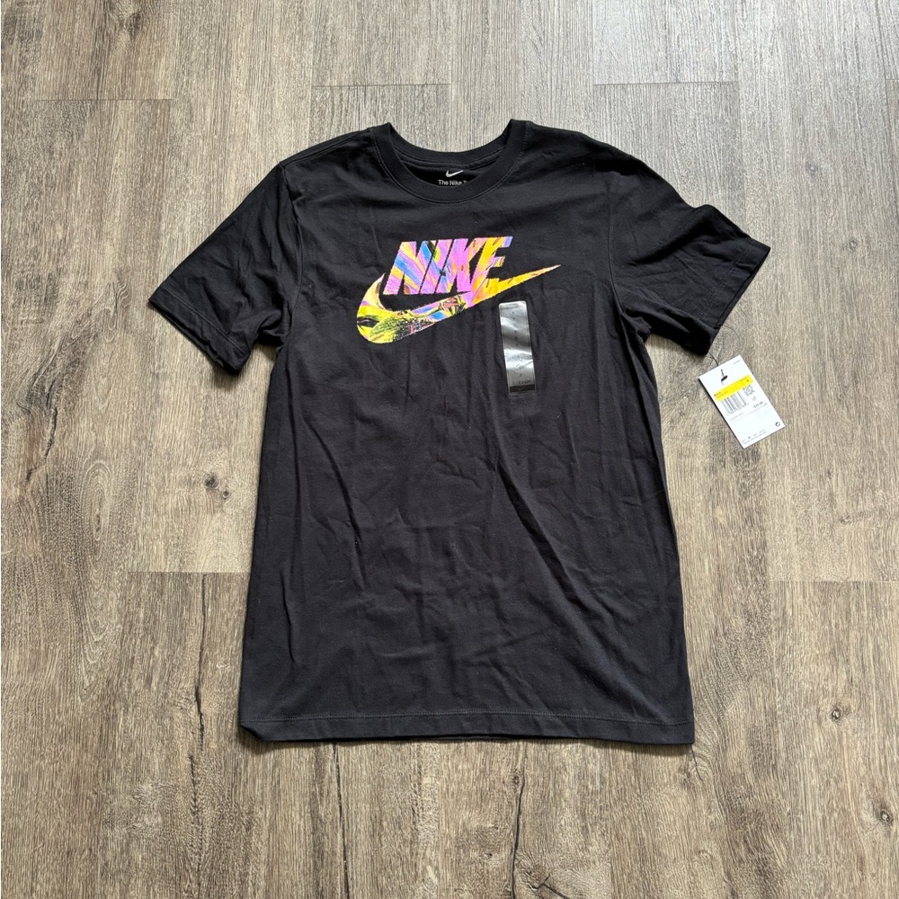 NWT Nike Men's Black Graphic T-Shirt